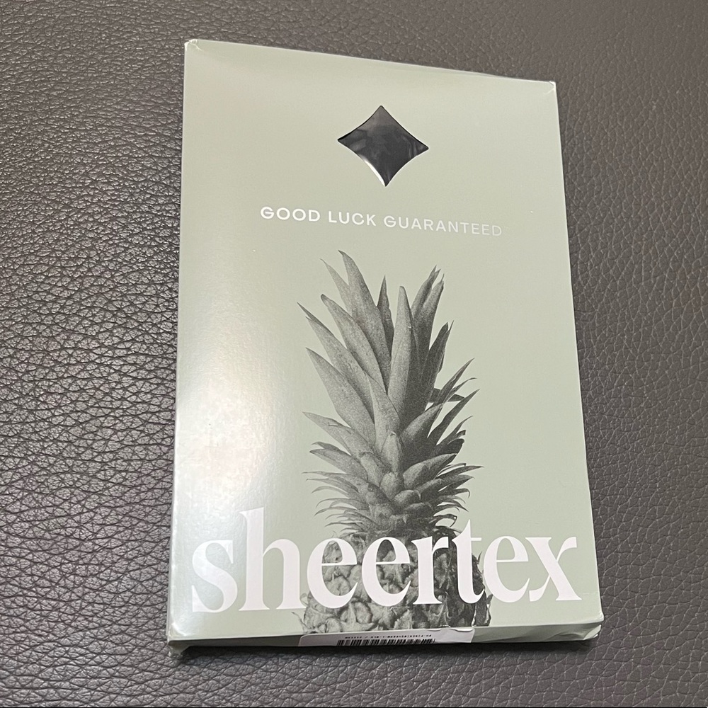 NWT - Fine Rib Classic Semi-Sheer Tights - Size Large